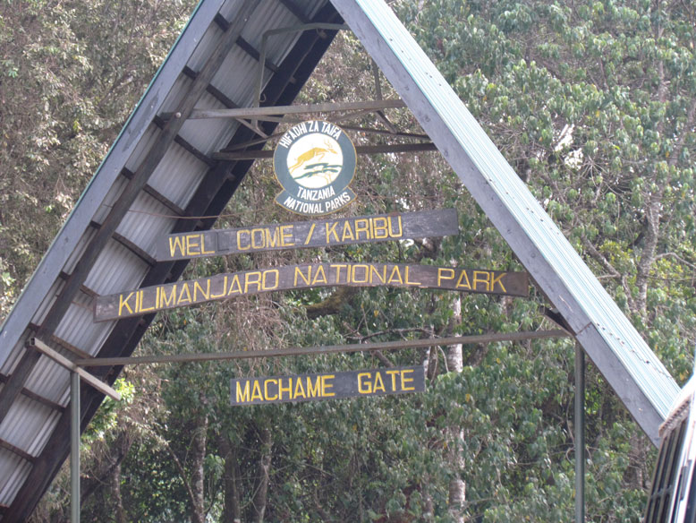 entrada al PN Kilimanjaro